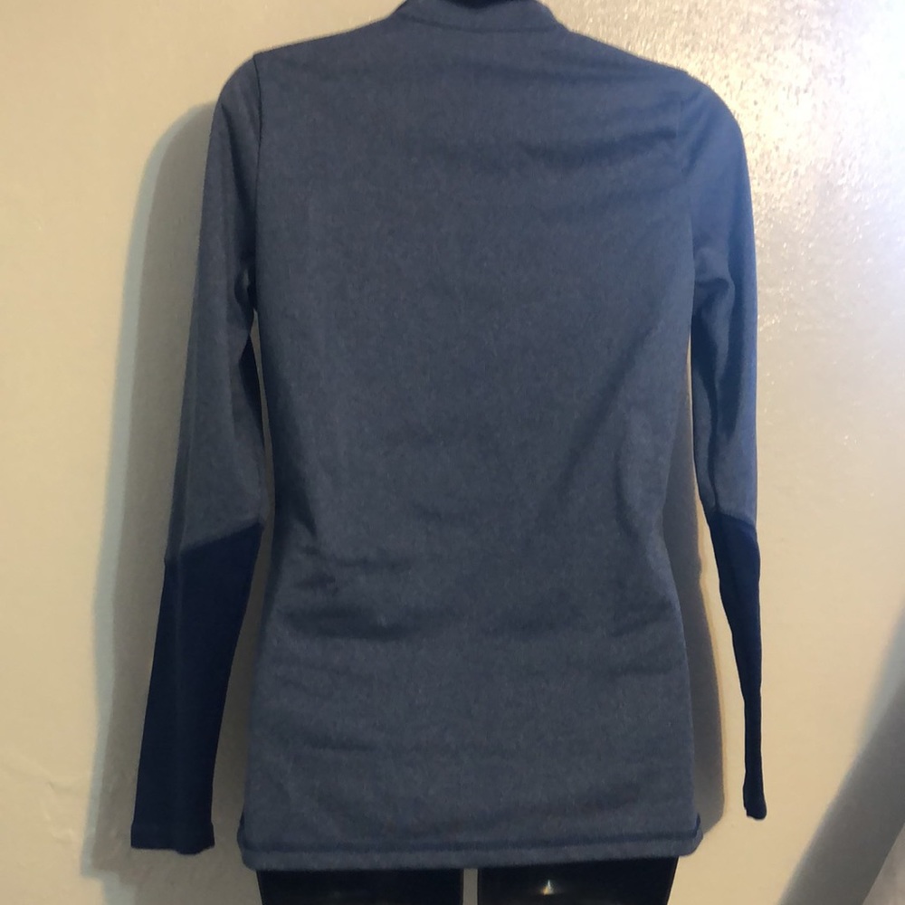 North Face Pullover Size Small - image 5